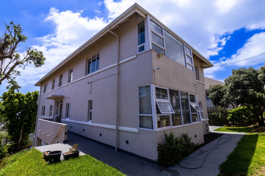 2 Bedroom Property for Sale in Vredehoek Western Cape